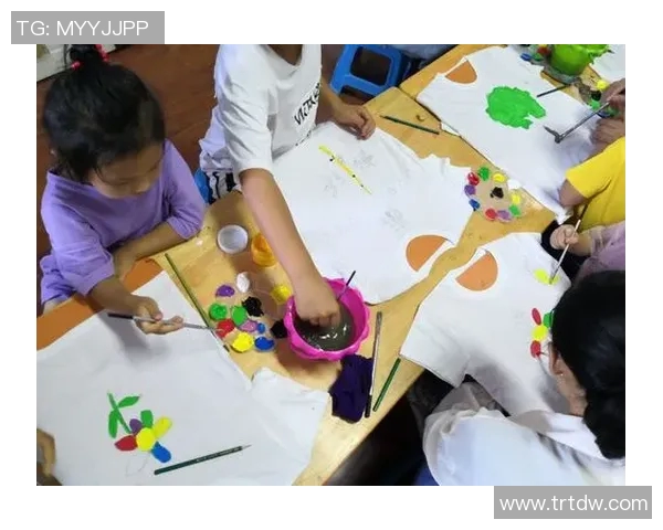 手绘T恤展现足球明星风采创意设计让你与偶像零距离接触